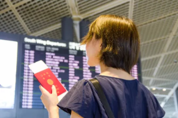 YAC横浜アメリカンクラブ浜松校、海外旅行に出発する女性会員さん。